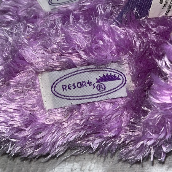Resorts Purple Fluffy Slippers Womens 5/6 House Shoes Comfy Slip On - Picture 13 of 16